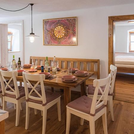 Gehobenes Ambiente In Historischer Wohnung Walting Eksteriør bilde