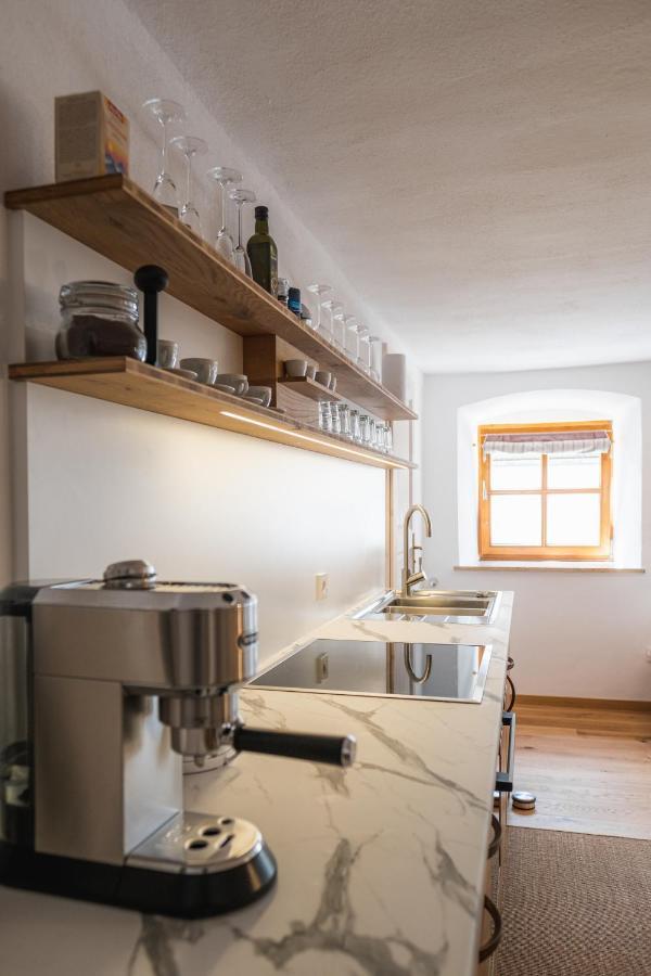 Gehobenes Ambiente In Historischer Wohnung Walting Eksteriør bilde