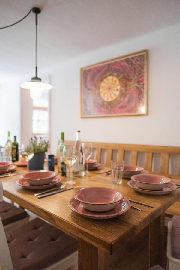 Gehobenes Ambiente In Historischer Wohnung Walting Eksteriør bilde